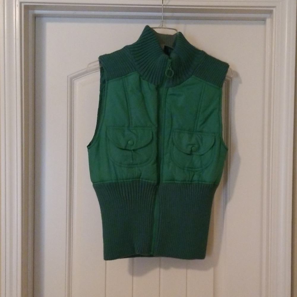 Sleeveless sweater
